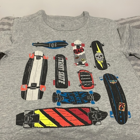 Bundle of 5 GAP Boys T-Shirts Size M-L - Picture 4 of 7